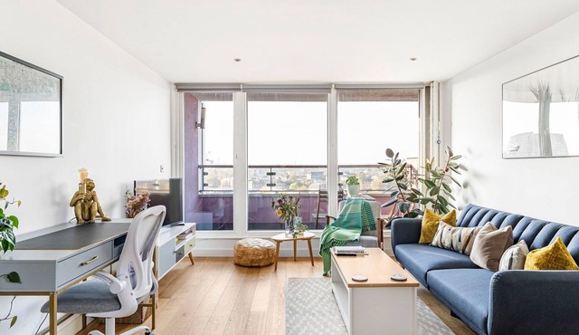 Charming Stay with a Balcony in Bow - Pass the Keys