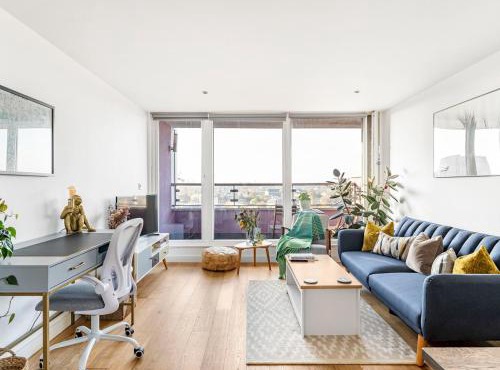 Charming Stay with a Balcony in Bow - Pass the Keys