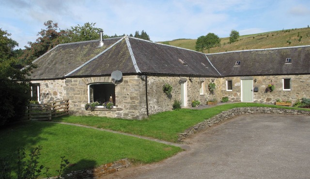 Charming steading conversion in rural Scotland. Self catering, sleeps 6.
