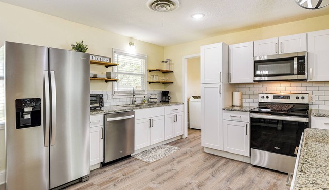 Charming Stephenville Home - 2 Mi to Main St!