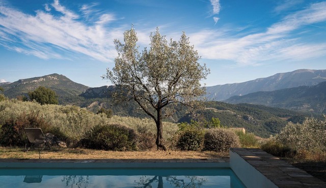 Charming Stone House set in its own olive grove, with large pool & amazing views