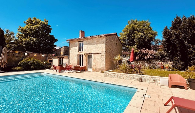 Charming stone cottage with swimming pool