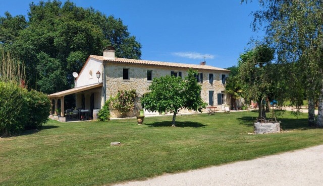 CHARMING STONE HOUSE on 3 hectares Swimming pool 12x6