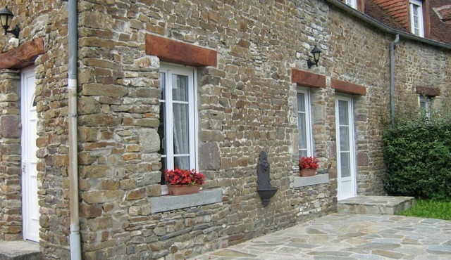 Charming Stone House near Saint-Pair-sur-Mer Beaches with Terrace, Garden, BBQ, and Internet