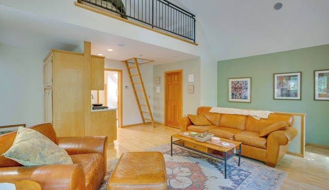 Charming Stockholm Abode in Walkable Location!