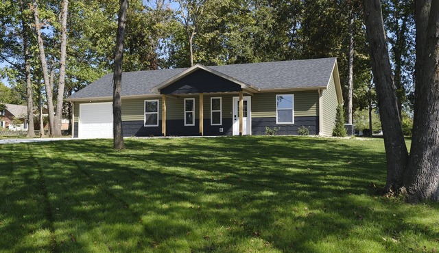 Charming Stockton Lake Retreat - Walk to Town & Golf!n