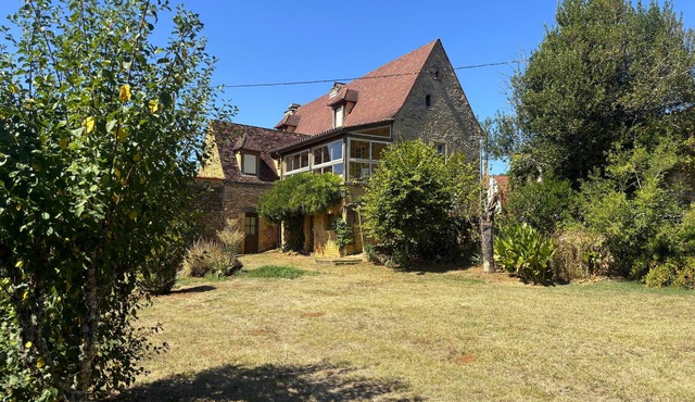 CHARMING STOME HOUSE WITH ENCLOSED GARDEN AND PRIVATE POOL CLOSE TO SARLAT