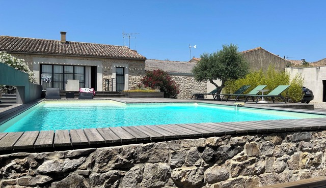 Charming stone villa with swimming pool near Carcassonne. Pyrenees view