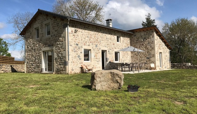 Charming Stone Cottage Near Lake and Longest Himalayan Footbridge in France