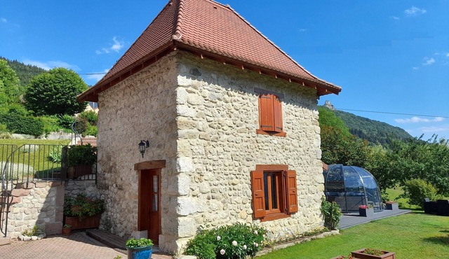 Charming stone cottage, outdoor SPA, panoramic view.