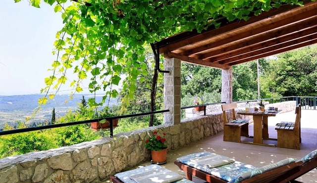 Charming Stone Cottage, Private Pool & Panoramic Views of the Konavle Valley - 30mins to Dubrovnik!