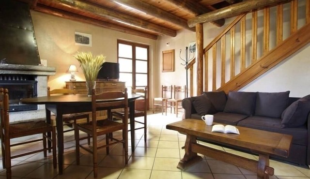 Charming Stone House with Terrace, Enclosed Garden, Near Medieval City