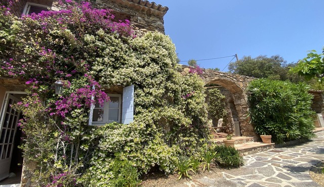 Charming stone house 20 min from St-Tropez