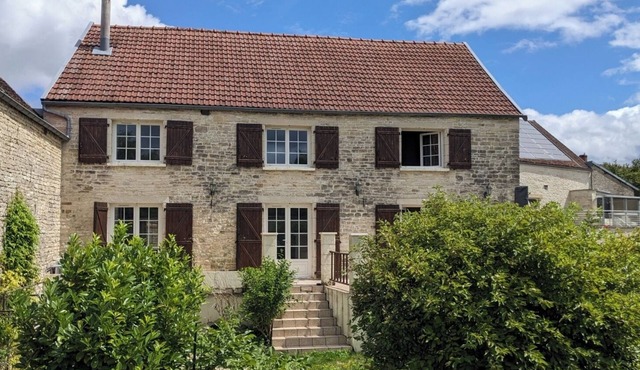 Charming stone house along the Seine in the heart of the Champagne vineyards
