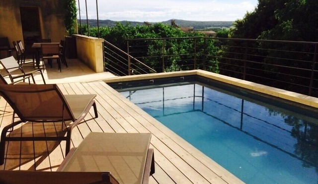 Charming stone house. 5 bedrooms. Swimming pool. Near Uzes and Pont du Gard