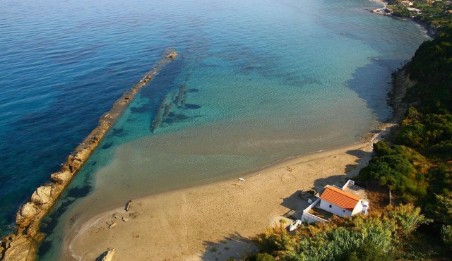 Charming stone house in Agios Matheos