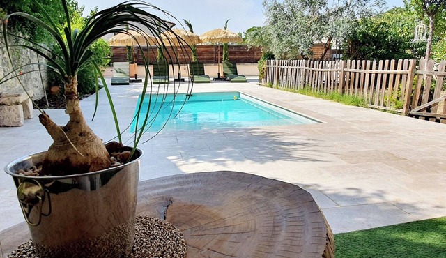 Charming stone house near Sommieres, 35 mn from the beach Swimming pool and Spa