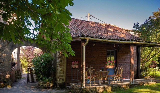 Charming Stone House on the banks of the La Sorgues River