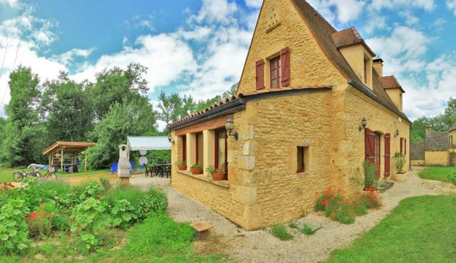 Charming stone house near Sarlat with garden, pets allowed