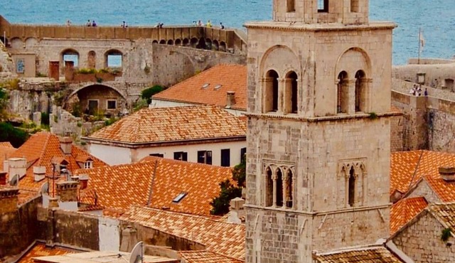 Charming stone house in the Old town with great views, balcony