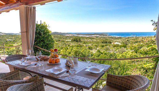 Charming Stone House with Heated Pool, in Idyllic Countryside Area, Sea Views