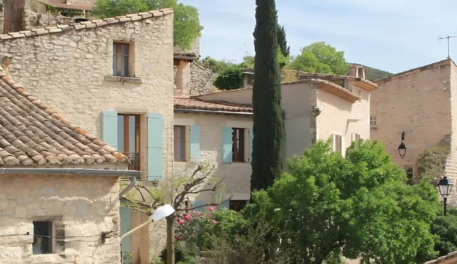 Charming Stone House in Provence with Garden – Peaceful Location in Boulbon