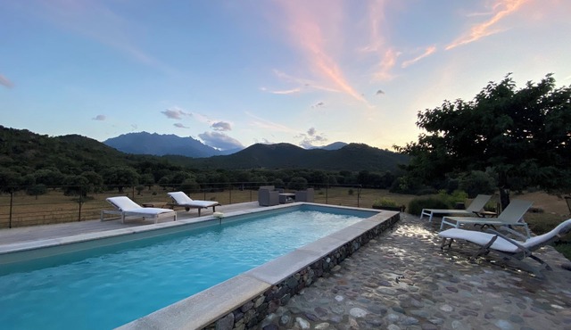 Charming stone house with heated swimming pool on the outskirts of the Balagne