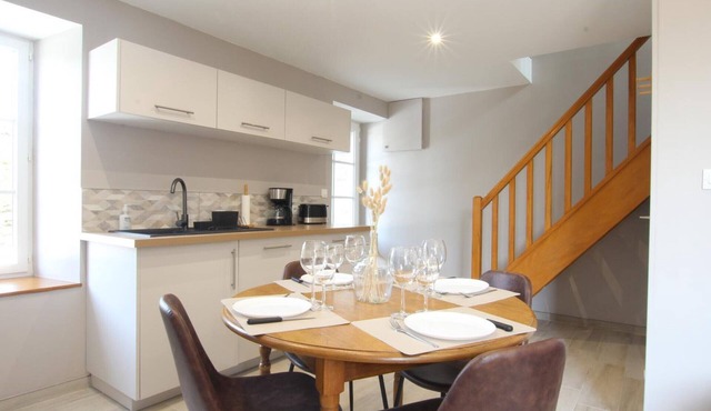 Charming stone house with courtyard and terrace in Créances