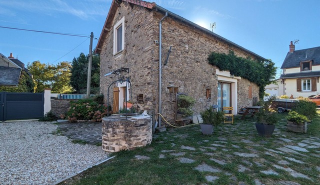 Charming Stone House with Terrace, Children's Amenities, and Nearby Nautical Activities