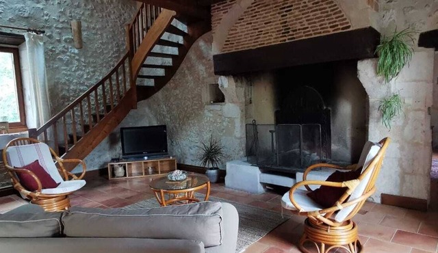 Charming stone house with terrace overlooking the river