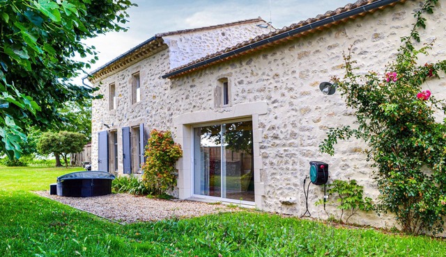 Charming stone house with large natural plot.