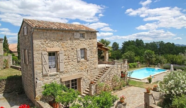 Charming stone house with swimming pool, 4 pers.