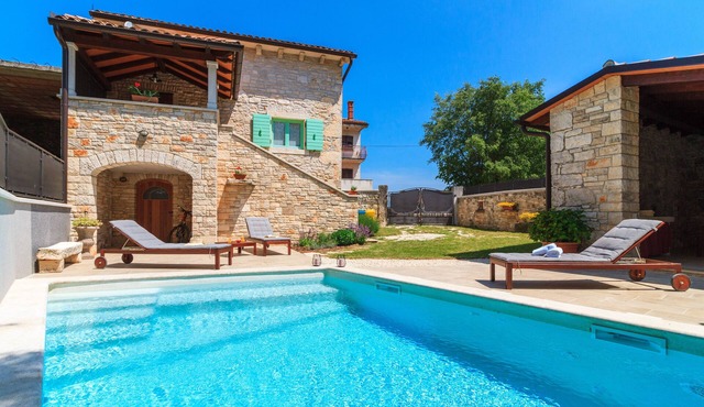 Charming stone house with private pool and garden