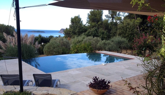 Charming stone villa in the heights of La Ciotat.
