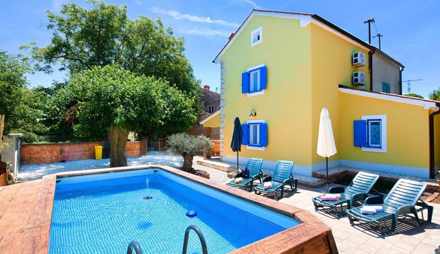 Charming stone villa with wonderful garden and pool