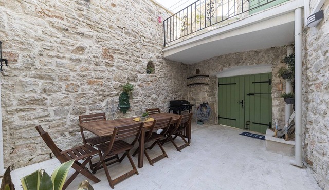 Charming stone villa in Betina