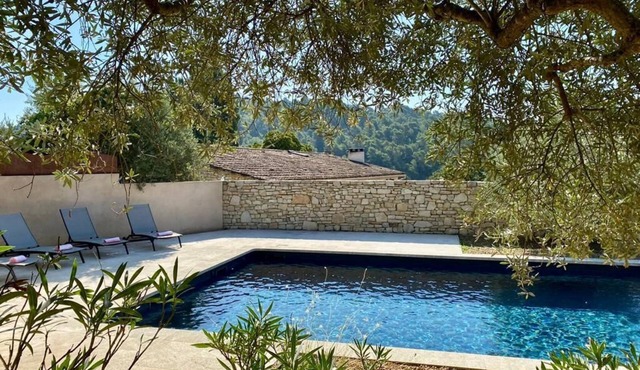Charming stonehouse with breathtaking views of the Luberon national park