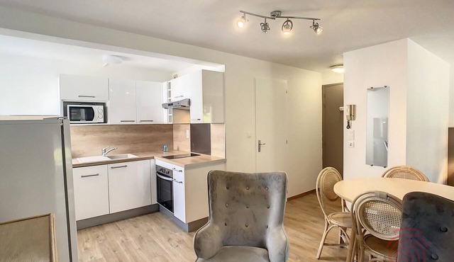 Charming Studio with Terrace, Near Thermal Baths and Town Center in Lamalou-les-Bains