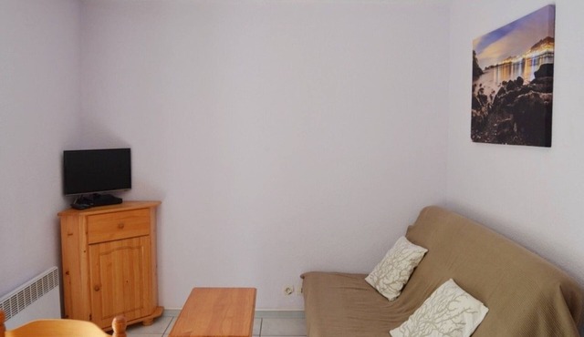 Charming Studio for 4 with Balcony, Parking & Ski Storage – Near Ski Resorts