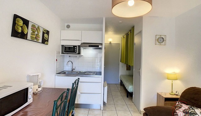 Charming Studio with Balcony, Wifi and Pets Allowed