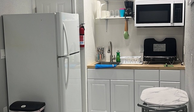 Charming studio apartment with AC, WiFi in lovely Brandon