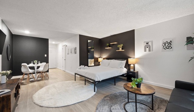 Charming Studio Apartment with AC and WiFi near Disney Parks