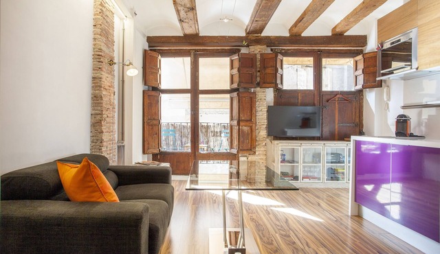 CHARMING STUDIO AT THE CATHEDRAL. (STRICTLY TWO PEOPLE)