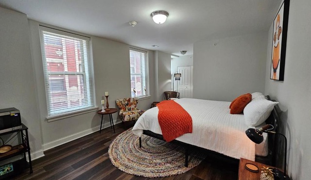 Charming Studio at The Inman - 212