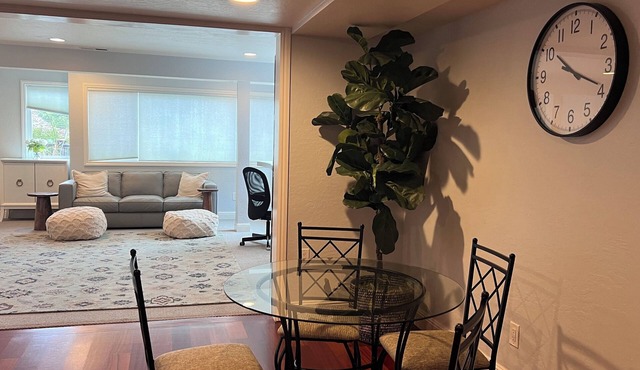 Charming Studio-bedroom house with AC and WiFi in lovely Belmont