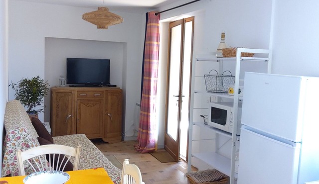 Charming studio between sea and mountains Self-catering cottage on an ancient olive grove