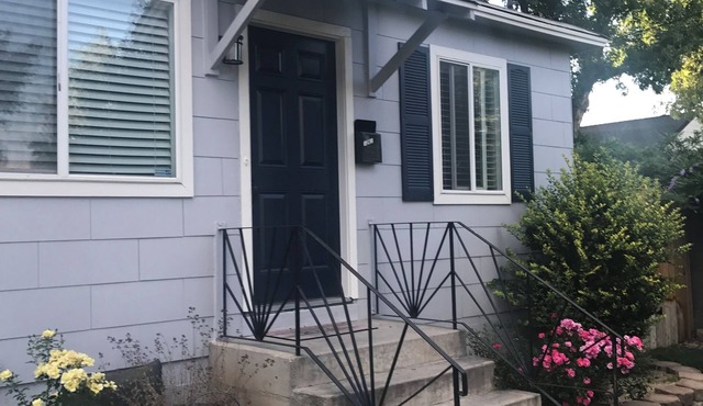 Charming Studio by UNR, Furnished Monthly Rental
