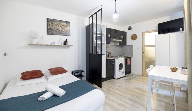 Charming studio city center quiet near train stati