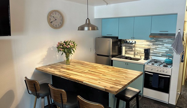 Charming Studio condo in Kirkwood