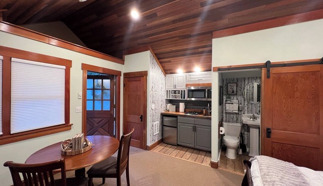 Charming Studio cottage, 1/2 mile from Mt Si Trailhead